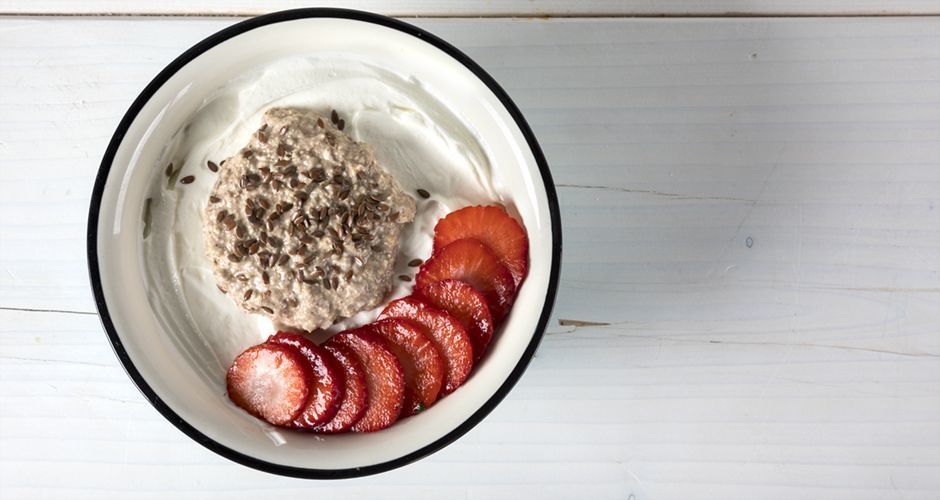 Μούσλι με φρούτα Συνταγή Άκης Πετρετζίκης