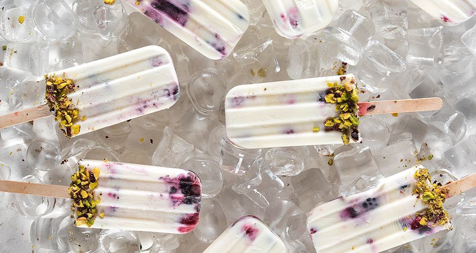 Frozen yogurt popsicles