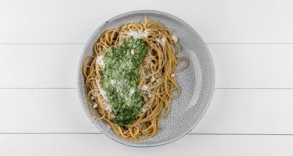Whole wheat spaghetti with kale pesto