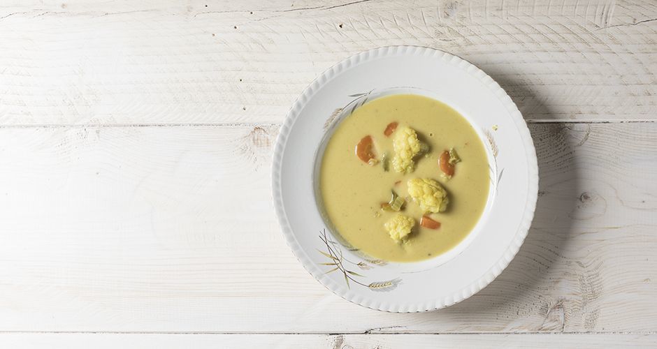 Antioxidant cauliflower and turmeric soup