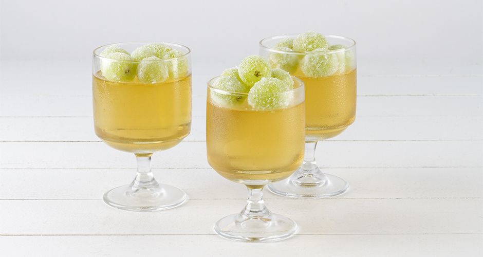 Wine jelly with grapes
