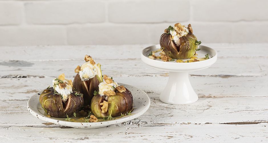 Figs with ricotta, walnuts and honey