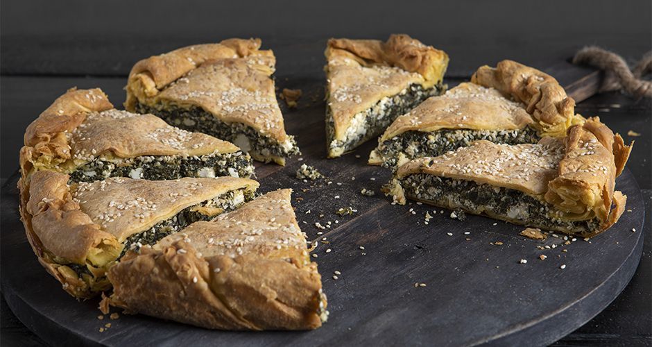 Greek spinach kourou dough pie - Spanakopita