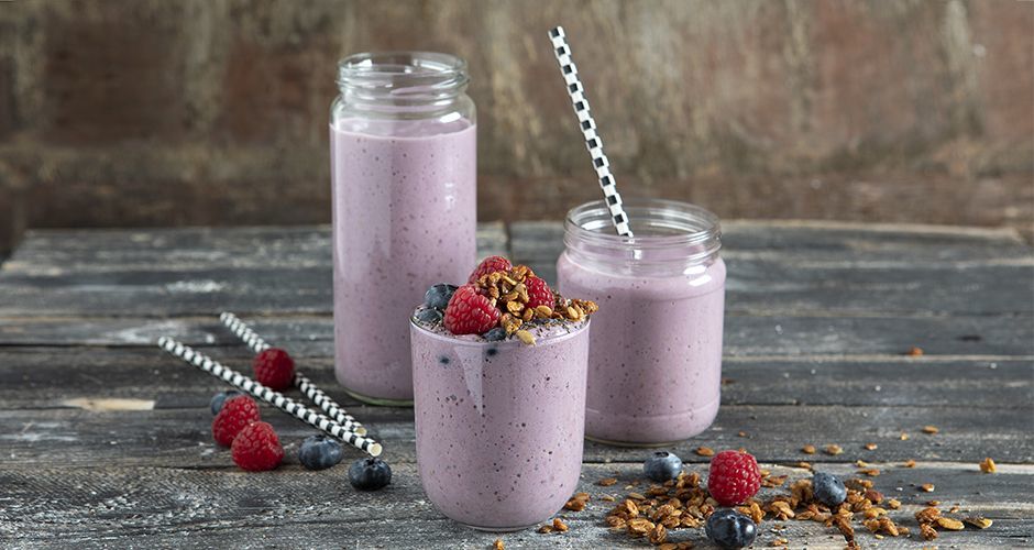 Smoothie με μούρα, χουρμάδες και σπόρους τσία