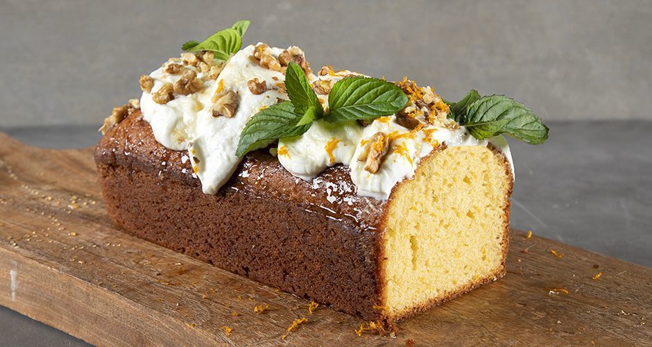 Olive oil and yogurt cake