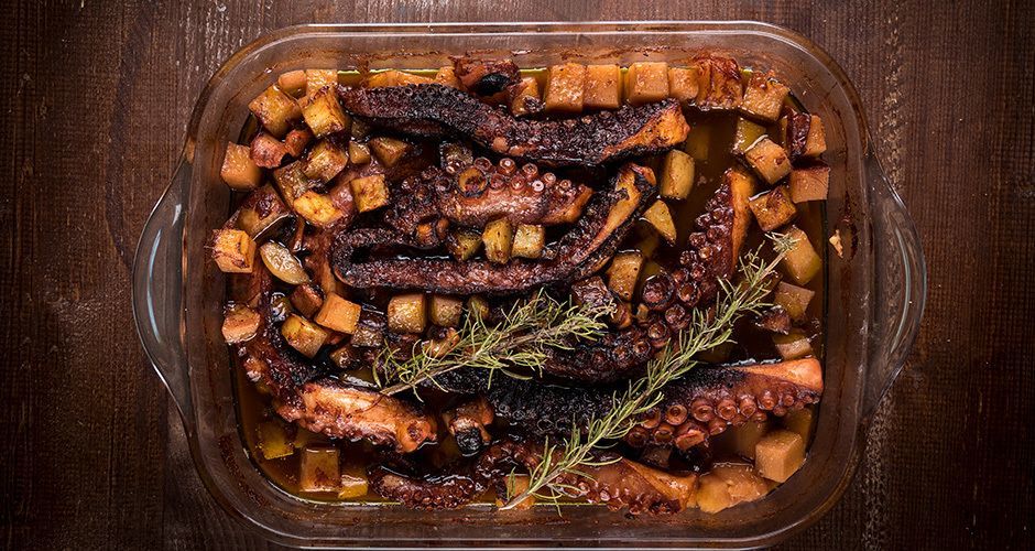 Roasted octopus in tomato sauce