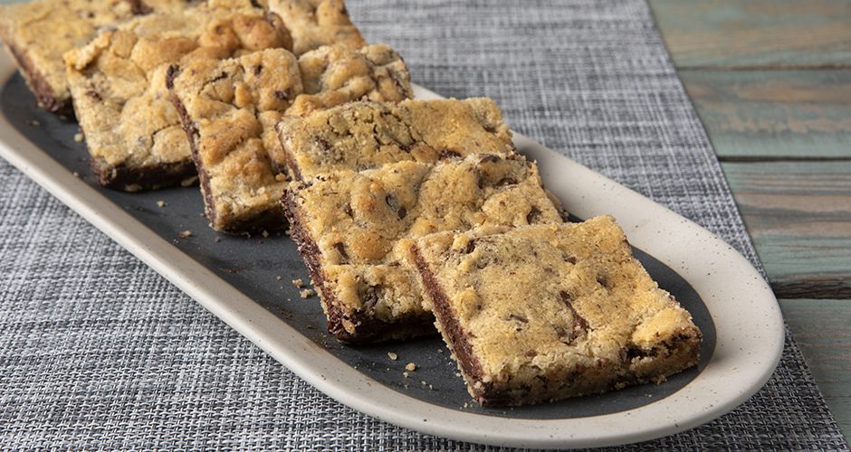 Chocolate chip cookie cake