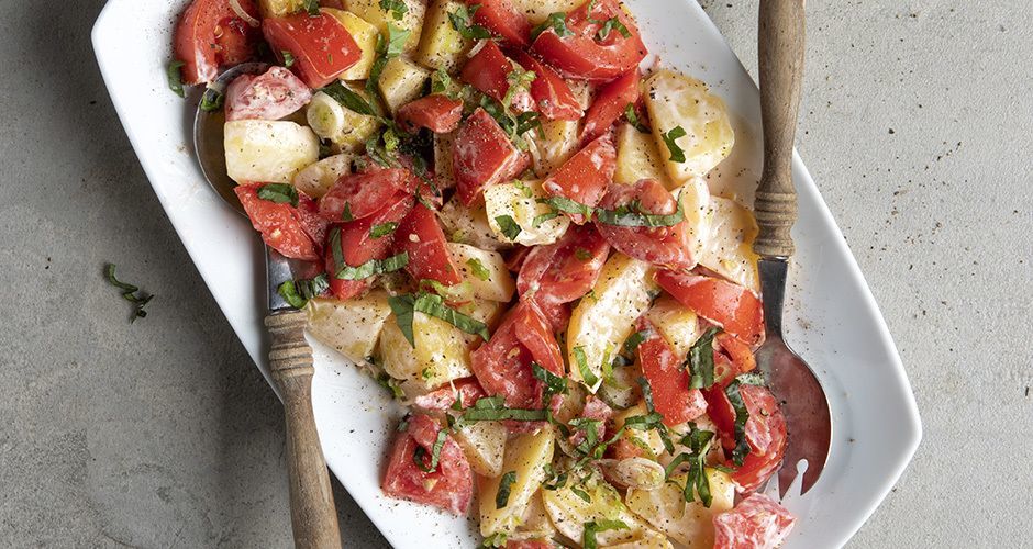 Potato salad with tomatoes