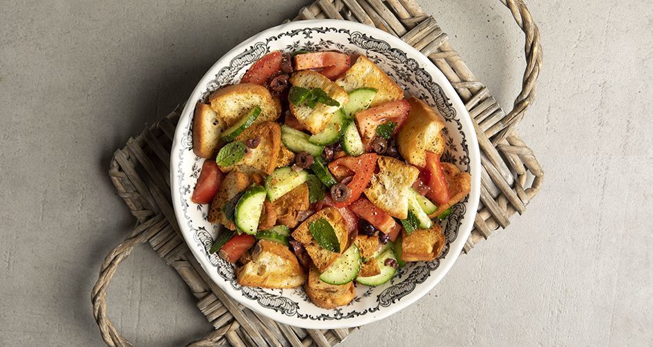 Σαλάτα με ντομάτες και ψωμί (Panzanella)