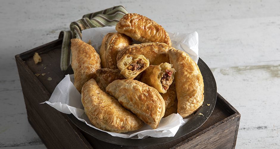 Empanadas με κιμά κοτόπουλο και τσορίθο