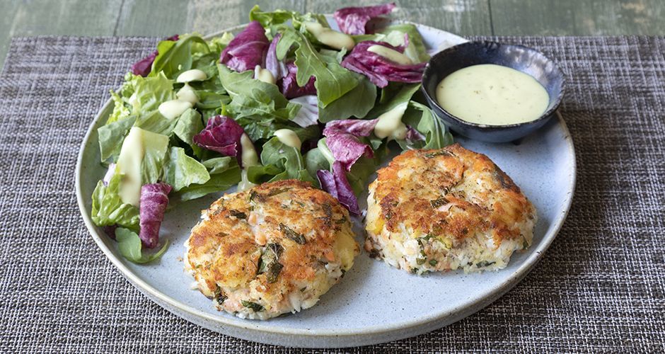 Quick fish cakes with green salad