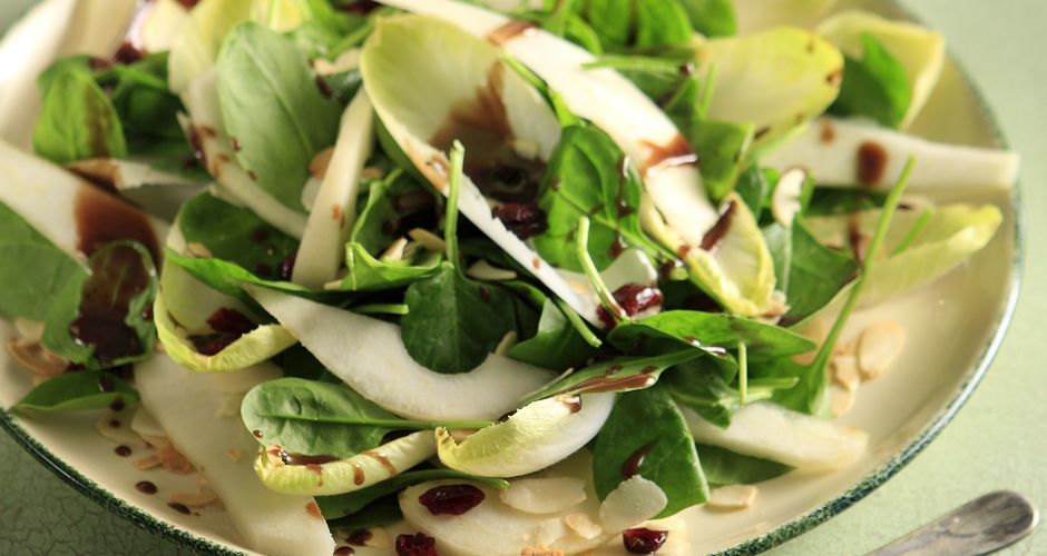 Endive and pear salad with chocolate dressing