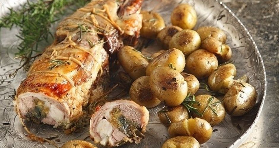Αρνί γεμιστό με μελιτζάνες και γραβιέρα