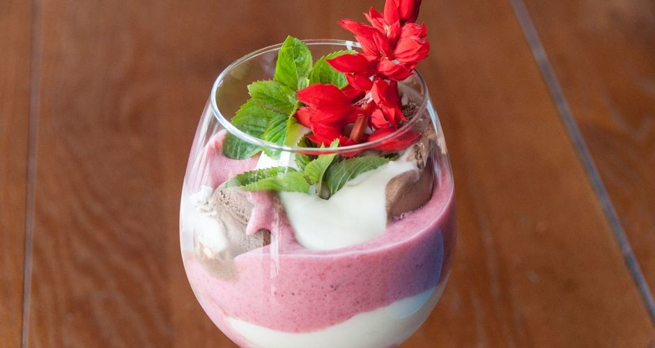 Sundae με κεράσια