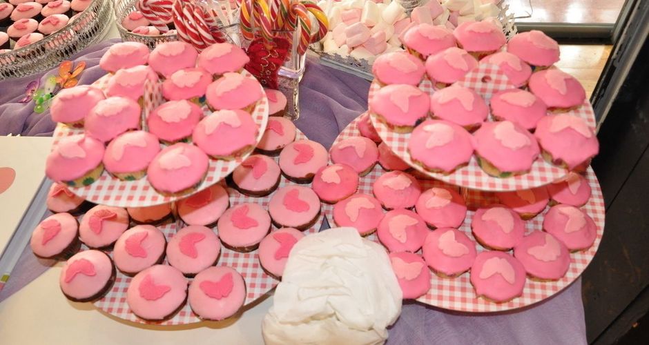 CUPCAKES ΒΑΝΙΛΙΑΣ ΜΕ ΜΠΙΣΚΟΤΑ