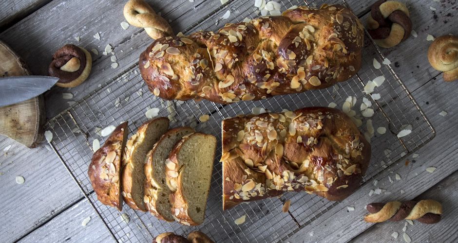 Greek sweet mahlab bread - Tsoureki Recipe | Akis Petretzikis