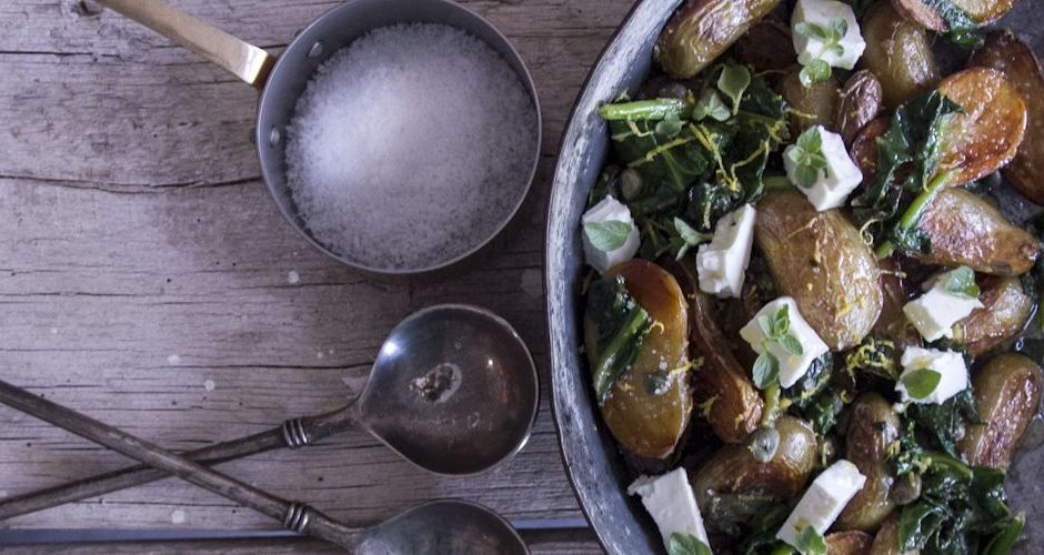 Baby potatoes with spinach and capers